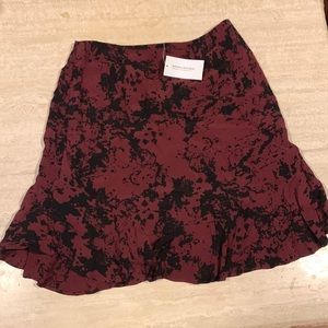 NWT Banana Republic burgundy and black lined  skirt